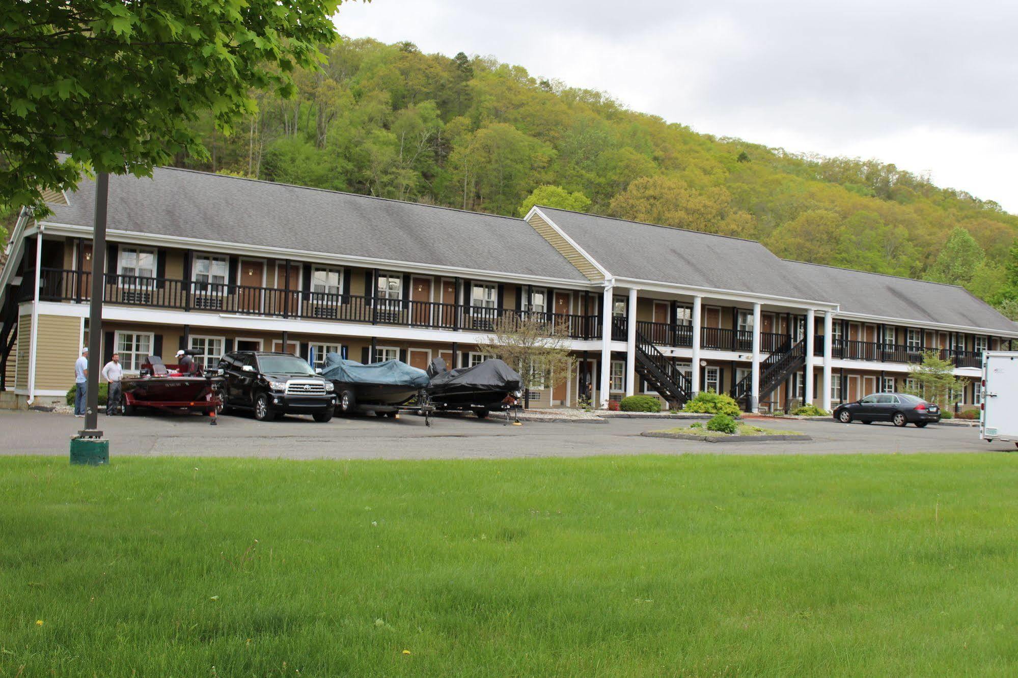 Newbury Inn Brookfield Dış mekan fotoğraf
