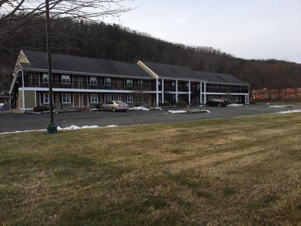 Newbury Inn Brookfield Dış mekan fotoğraf