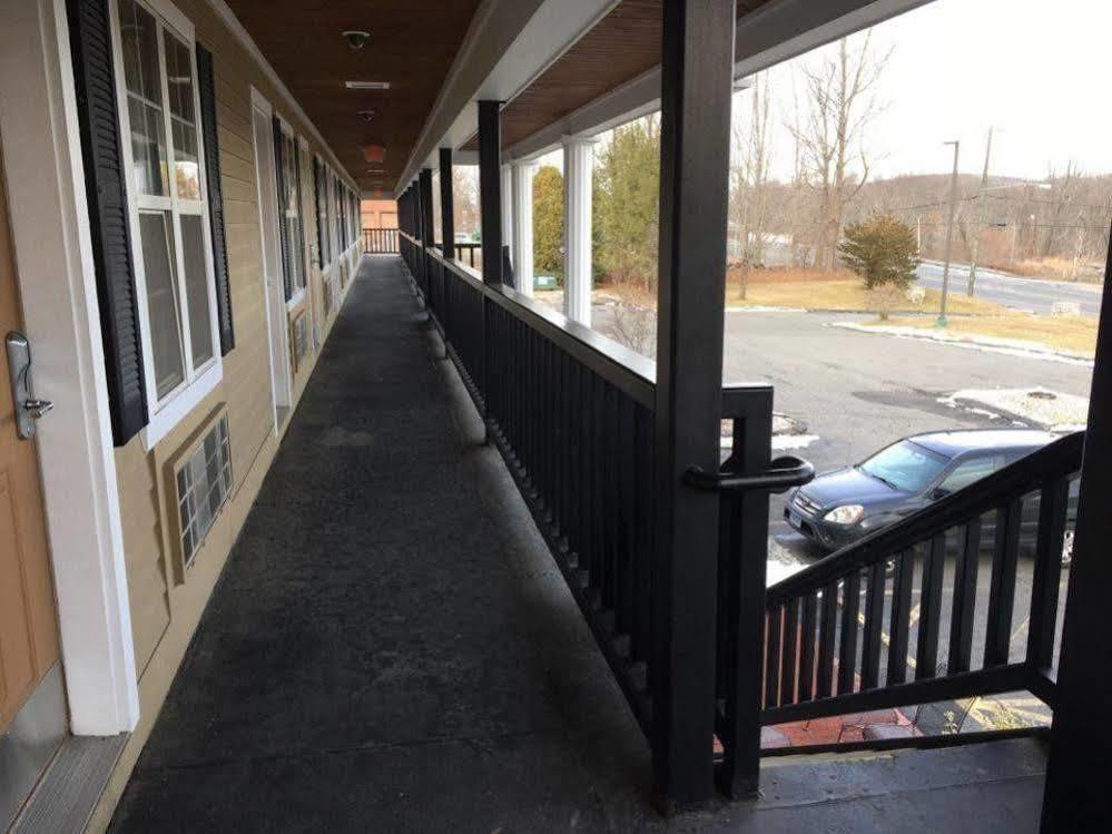 Newbury Inn Brookfield Dış mekan fotoğraf